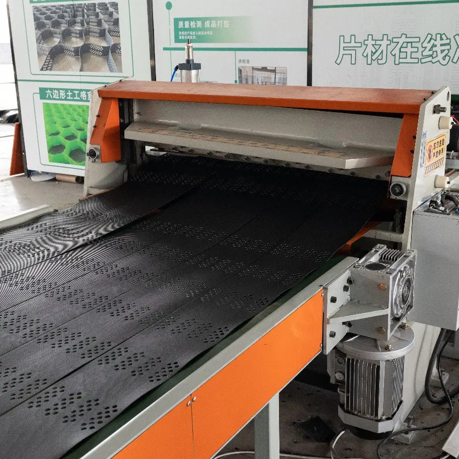 Gravel Grid Plastic Geocell for Soft Soil Steep Slope Protection (3).jpg